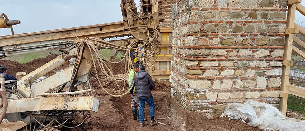 Реализација на проектот „Аквадукт” во Скопје - Стабилизација на столбовите со микроколови